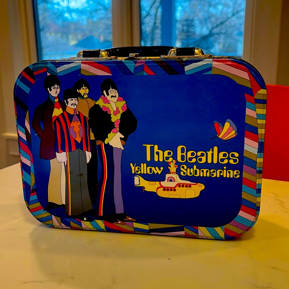 Vintage Beatles Yellow Submarine Vandor 1999 Tin Tote old school lunch box